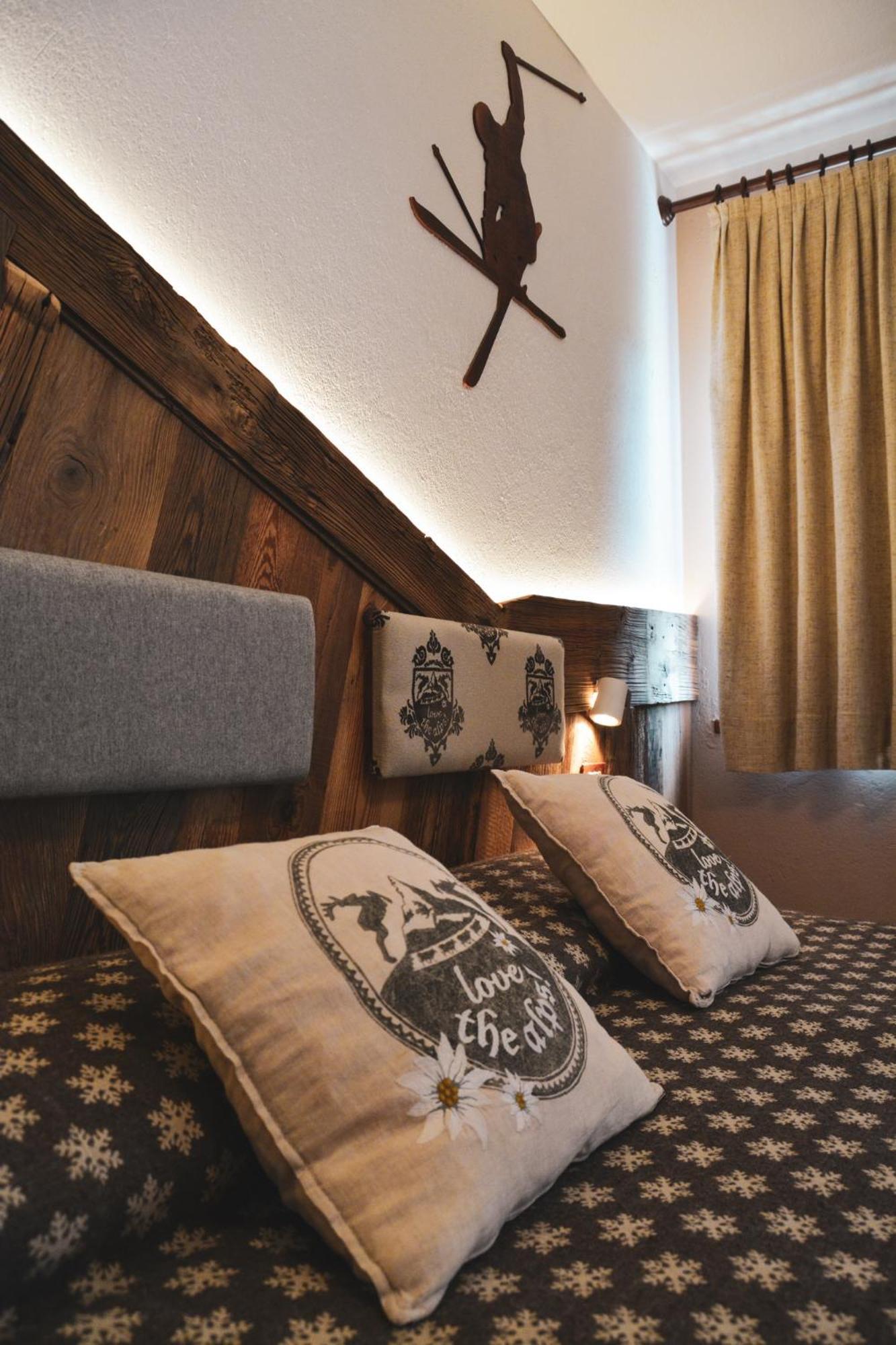 Hotel Chaberton Cesana Torinese Buitenkant foto