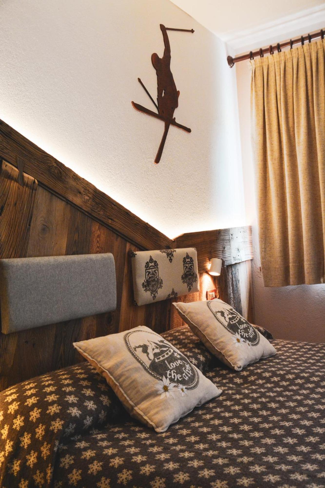 Hotel Chaberton Cesana Torinese Buitenkant foto