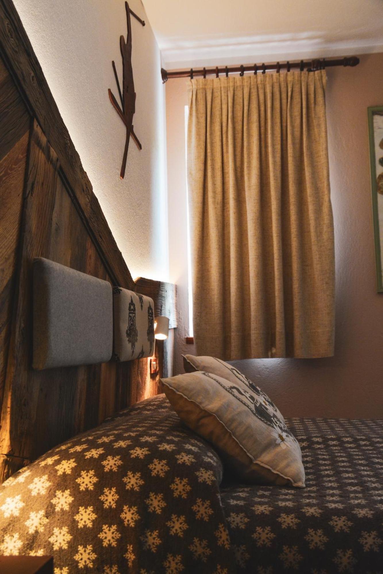 Hotel Chaberton Cesana Torinese Buitenkant foto