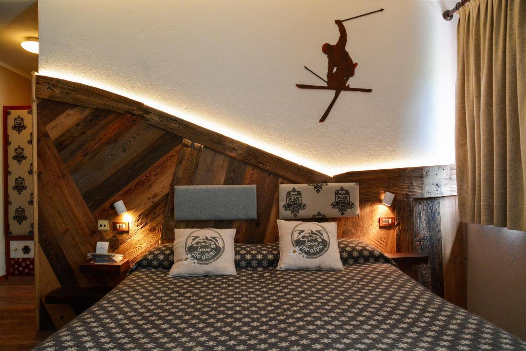 Hotel Chaberton Cesana Torinese Buitenkant foto