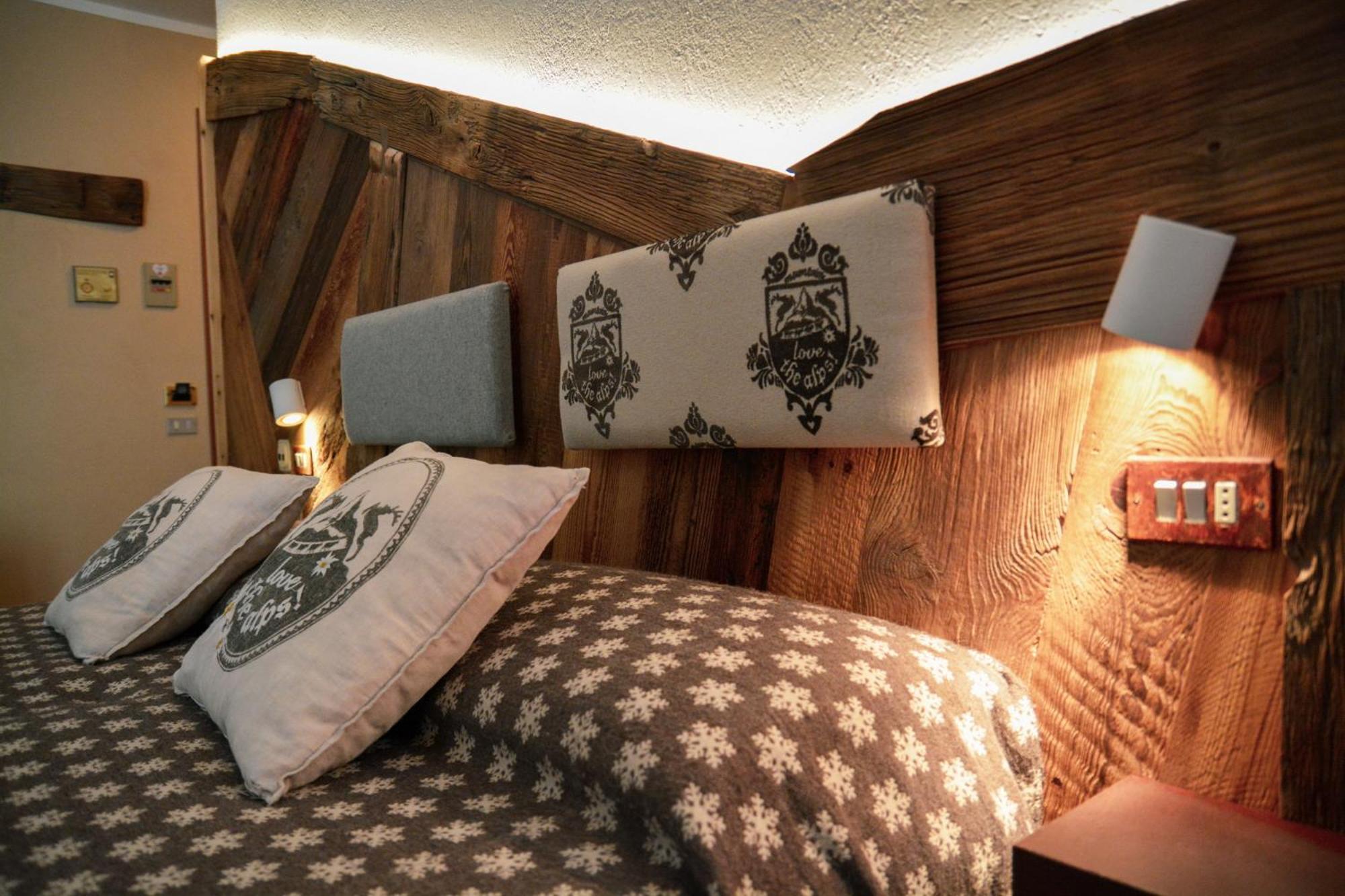 Hotel Chaberton Cesana Torinese Buitenkant foto